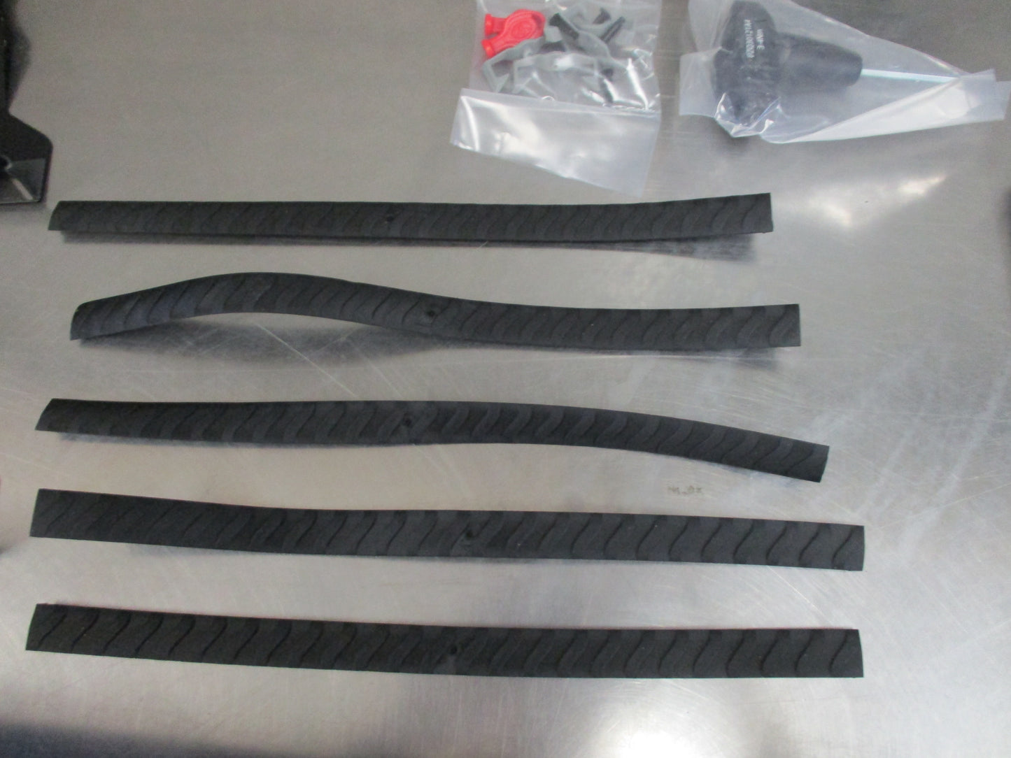 Toyota Corolla Hatch Genuine Aerorack Roof Rack Kit New Part