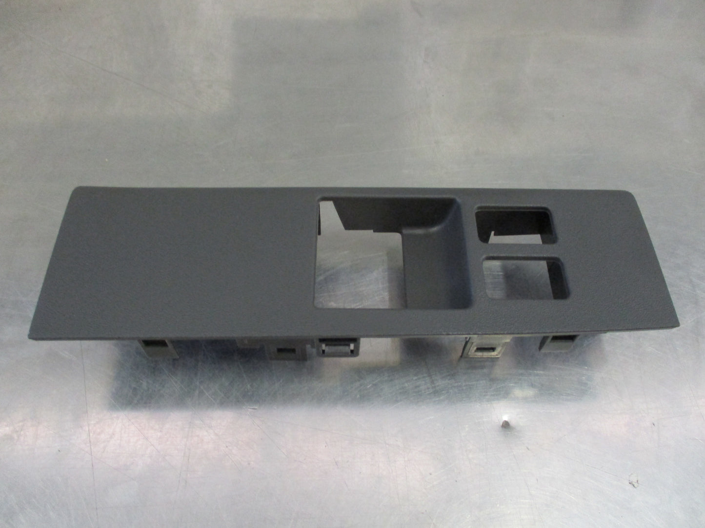 Nissan D40T Genuine Right Hand Power Window Switch Surround New Part