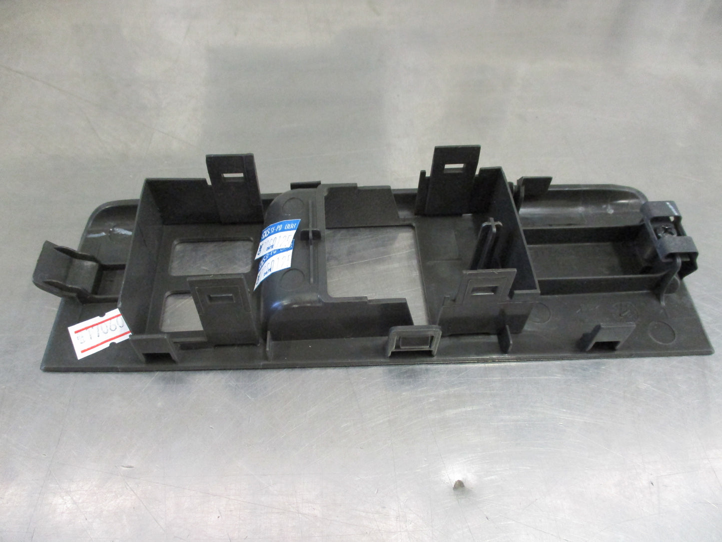 Nissan D40T Genuine Right Hand Power Window Switch Surround New Part