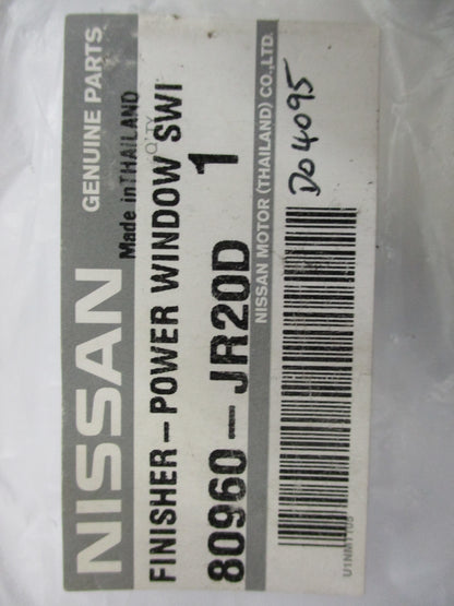 Nissan D40T Genuine Right Hand Power Window Switch Surround New Part