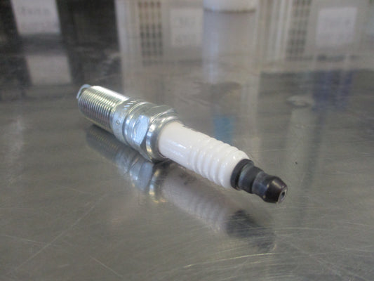 Champion Spark Plug Suits Jeep JK Wrangler/Chrysler Grand Voyager New Part