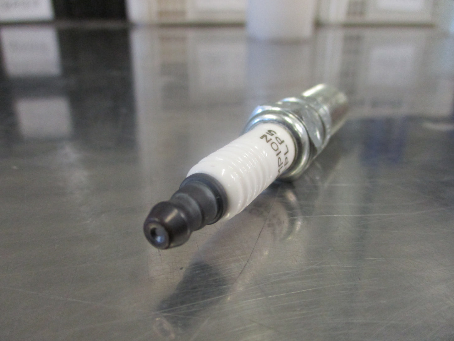 Champion Spark Plug Suits Jeep JK Wrangler/Chrysler Grand Voyager New Part