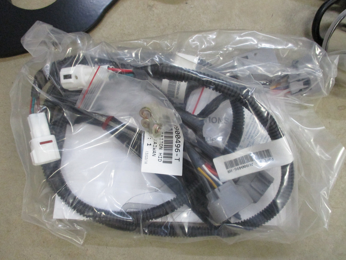 Mitsubishi MQ Triton Genuine Alloy Bull Complete With Fitting Kit & Instructions New Part