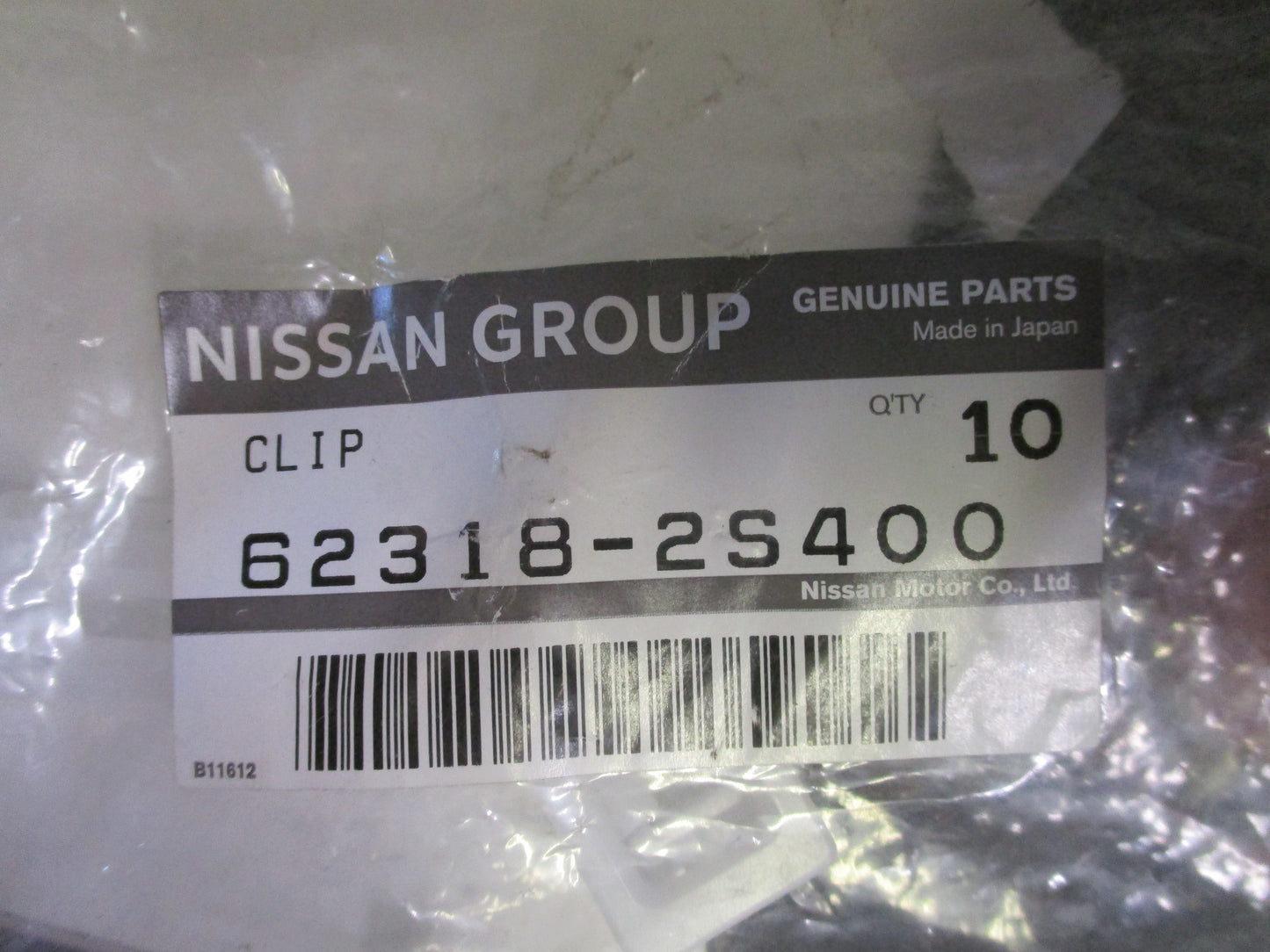 1998-2001 Nissan D21 Navara Genuine Radiator Grille Clip New Part