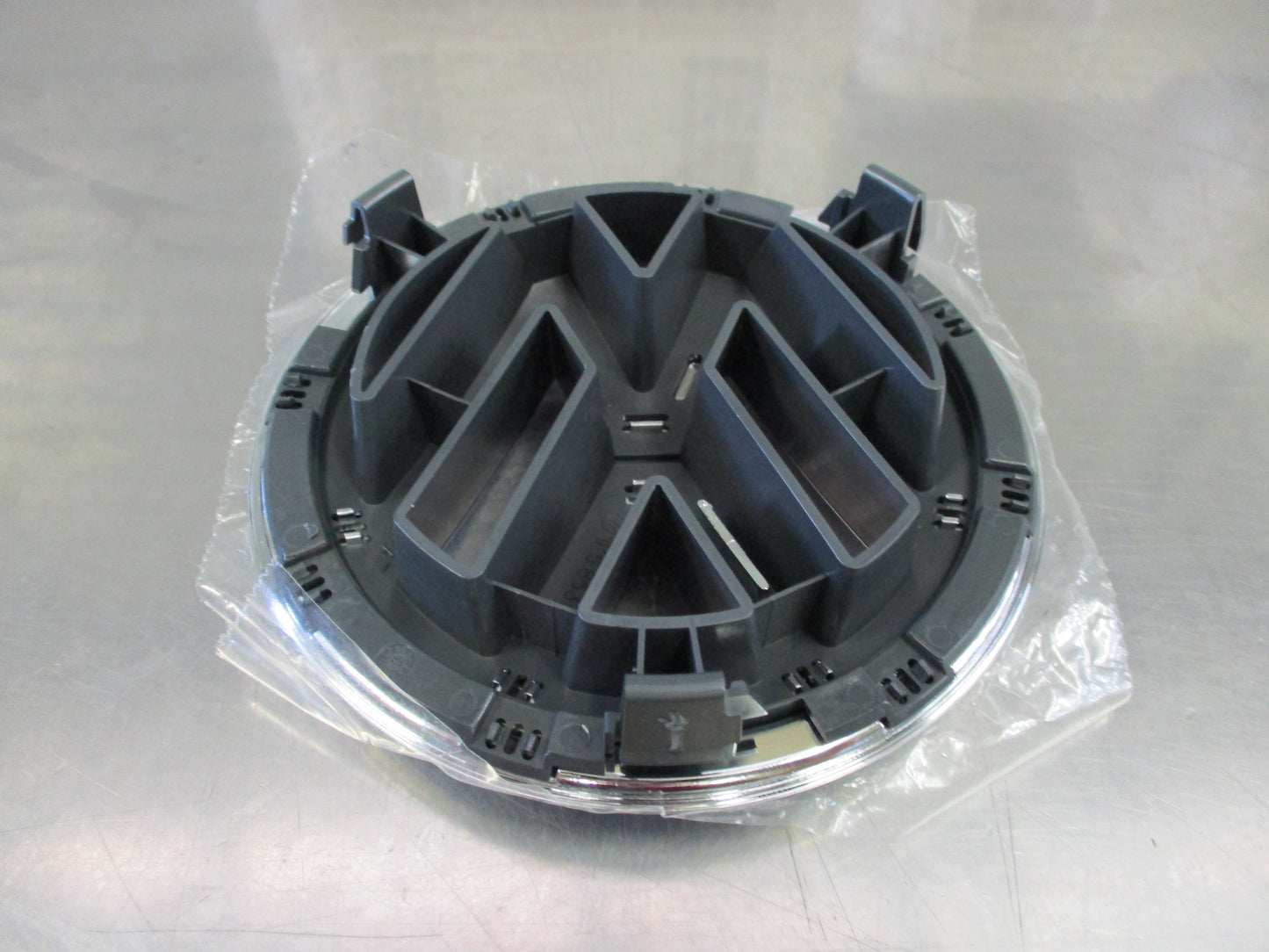 Volkswagen Tiguan/Passat CC Genuine Chrome Grille Emblem New Part
