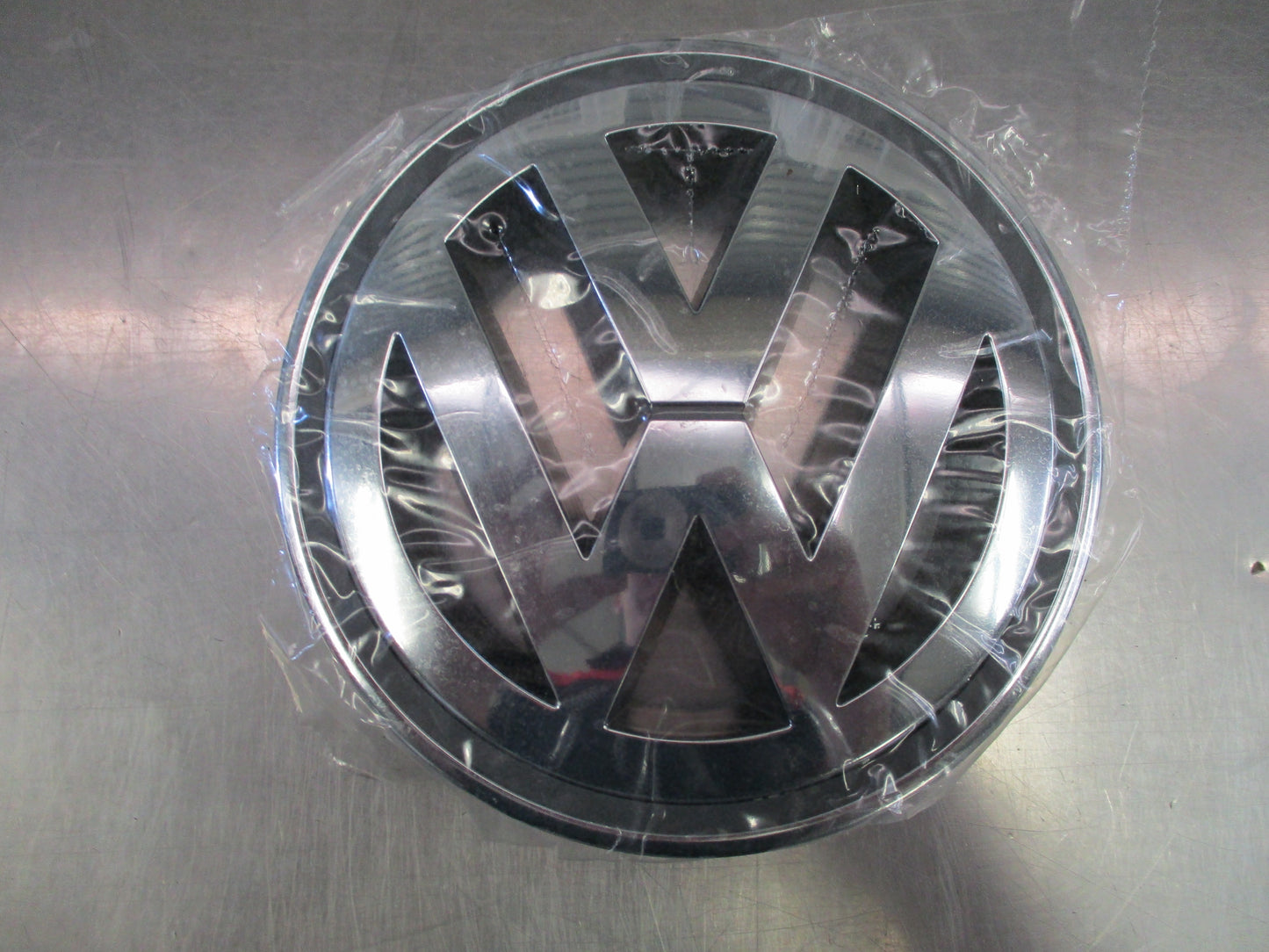 Volkswagen Tiguan/Passat CC Genuine Chrome Grille Emblem New Part