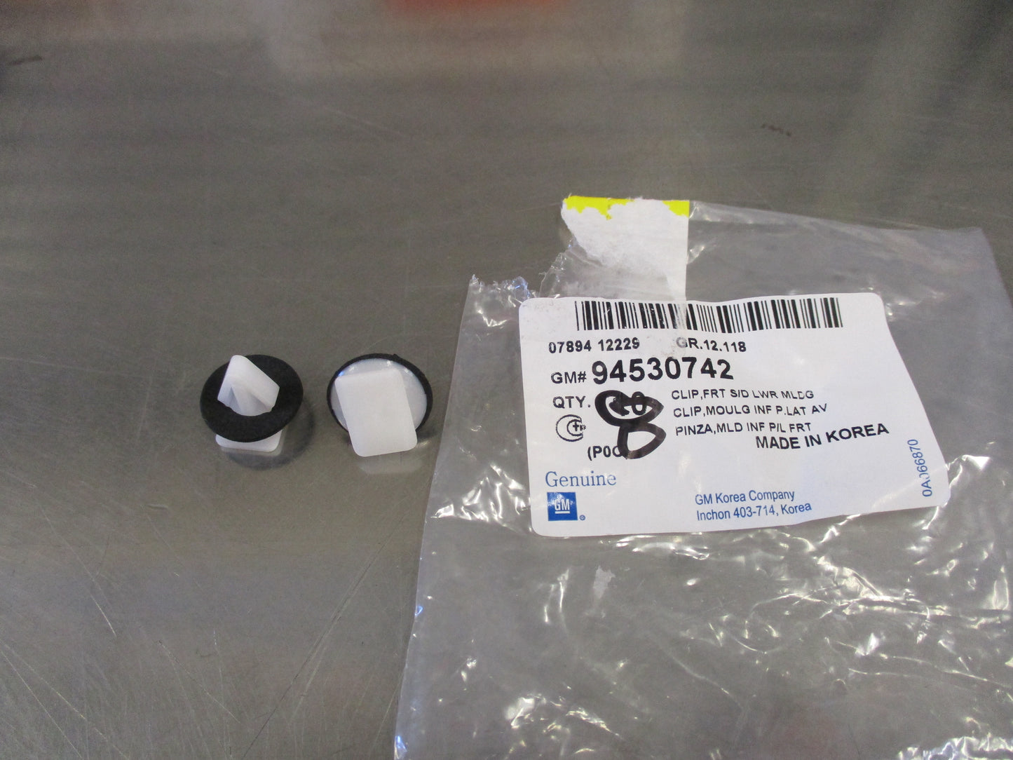 Holden Captiva/Cruze Genuine Front Fender Wheel Opening Moulding New Part (Pair of 2)