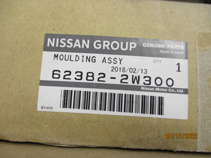 Nissan Navara R50 Genuine Front Chrome Grille Molding New Part