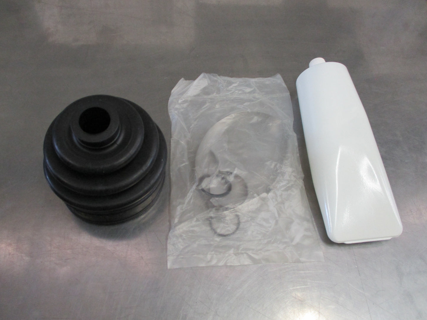 Nissan Skyline/Pathfinder Genuine Front Outer CV Boot Kit New Part