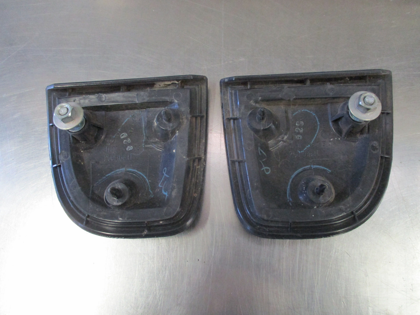 Mitsubishi Triton Genuine Rear Reflector Pair New Part