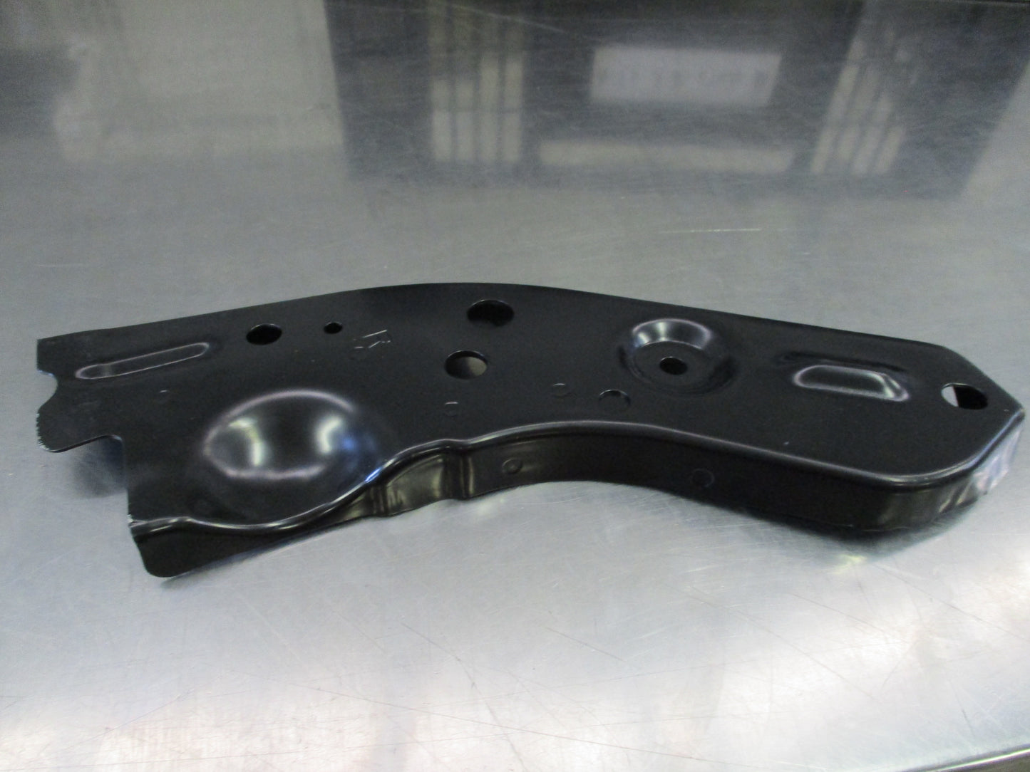 Nissan Tiida Genuine Right Hand Radiator Support Bracket New Part