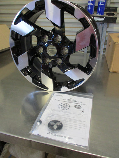 Mitsubishi Triton Genuine Diamond Cut Alloy Wheel-Center Cap New Part