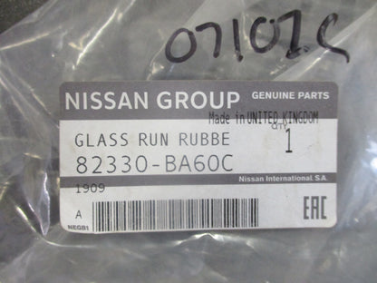 Nissan Juke Genuine Right Hand Rear Window Glass Rubber Run Channel New Part