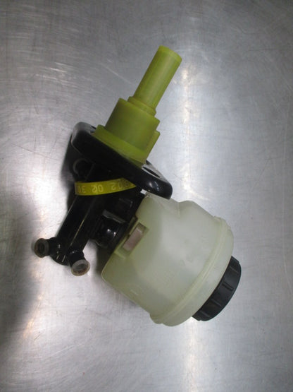 Nissan Micra K11- II Genuine Brake Master Cylinder Assembly New Part.