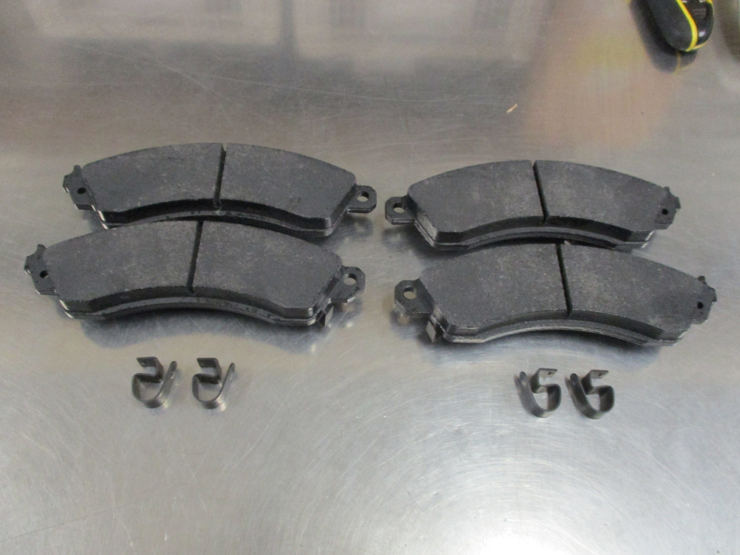 Ferodo Front Brake Pad Set Suits HSV VN-VT Commodore/Ford AU Falcon New Part