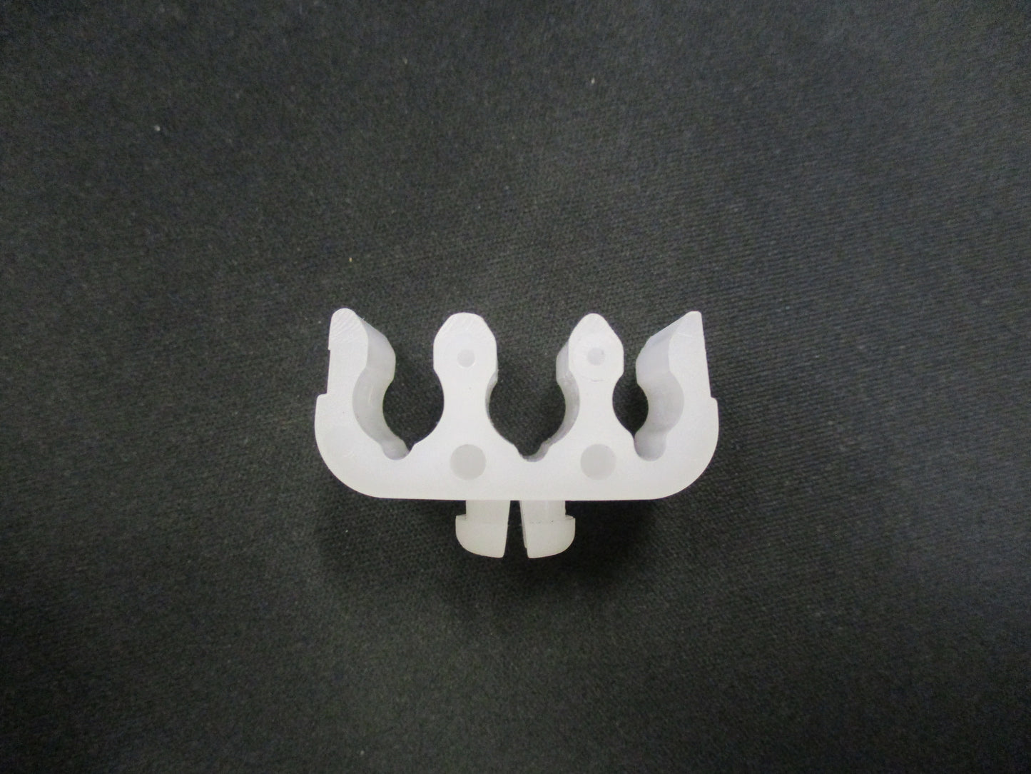 Nissan Genuine Fuel Line Insulator Clip New