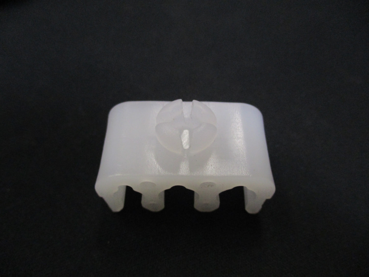 Nissan Genuine Fuel Line Insulator Clip New