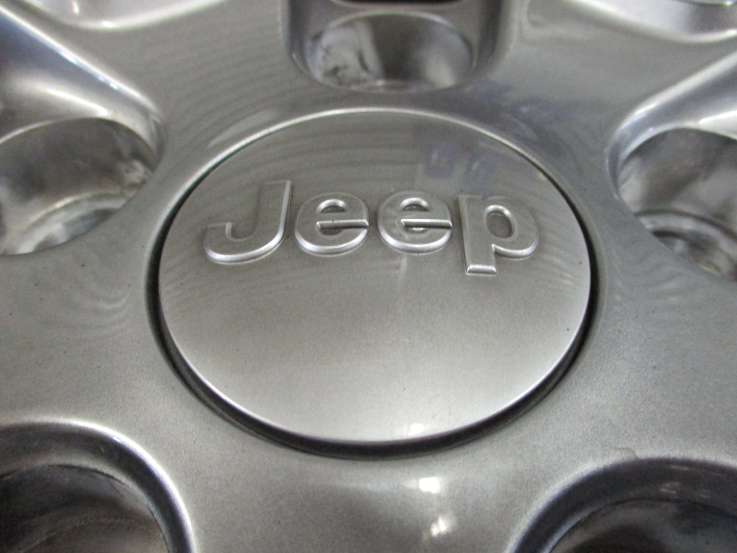 Jeep Grand Cherokee Genuine Alloy Wheel 18x8 Grey Machined Used Part VGC