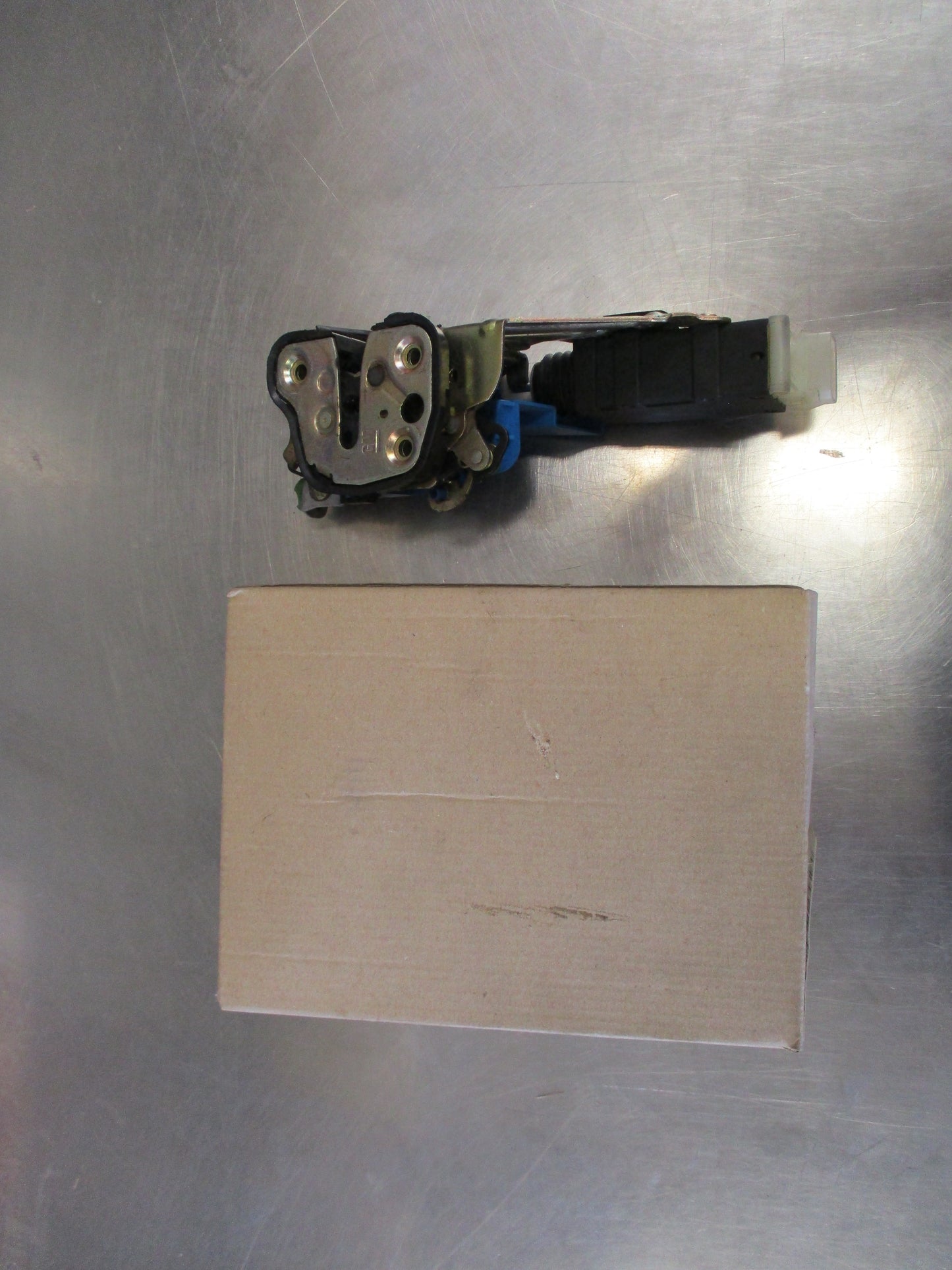 Holden Commodore VT VX VY VZ Genuine LHF Door Lock And Actuator New