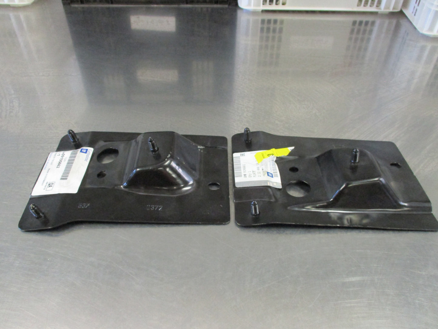 Holden Astra Genuine Engine Crossmember Brackets New Part