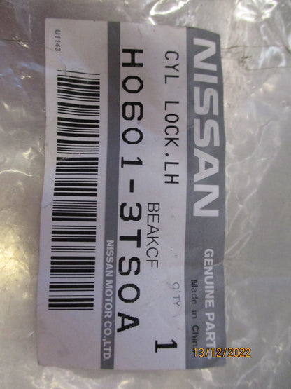 Nissan D23 NP300 Navara Genuine Passenger Front Door Lock And Key Set New Part