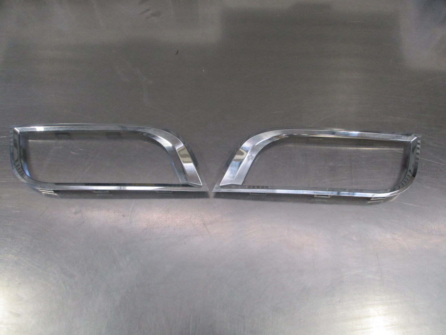 Holden Trailblazer Genuine Chrome Fog light Bezel Surround Pair Used VGC