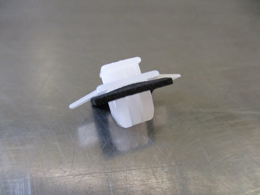 Honda CR-V Genuine Rear Wheel Arch Garnish Clip New Part