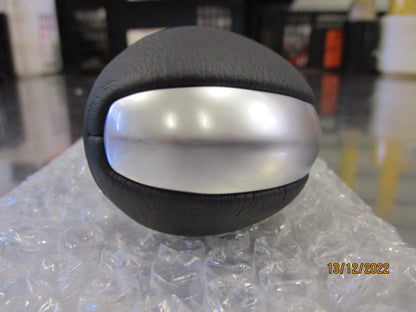 Nissan Y62 Patrol Automatic Gear Knob Assembly New Part