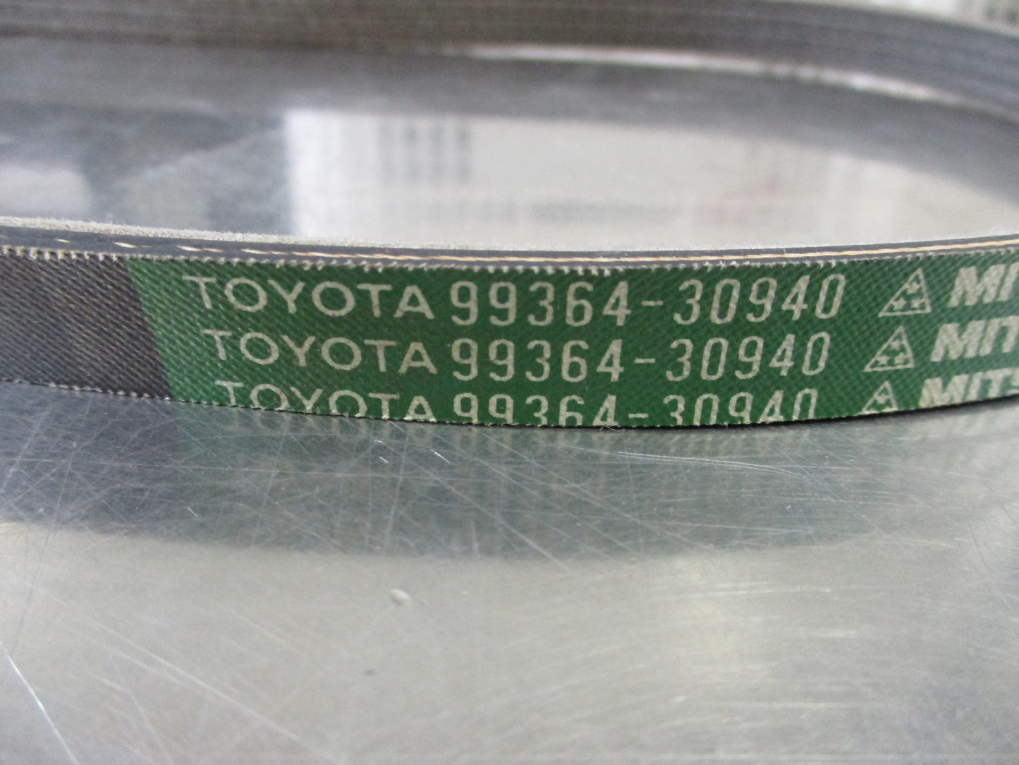 Toyota Hilux/Hiace/Landcruiser Prado Genuine Compressor V Belt New Part