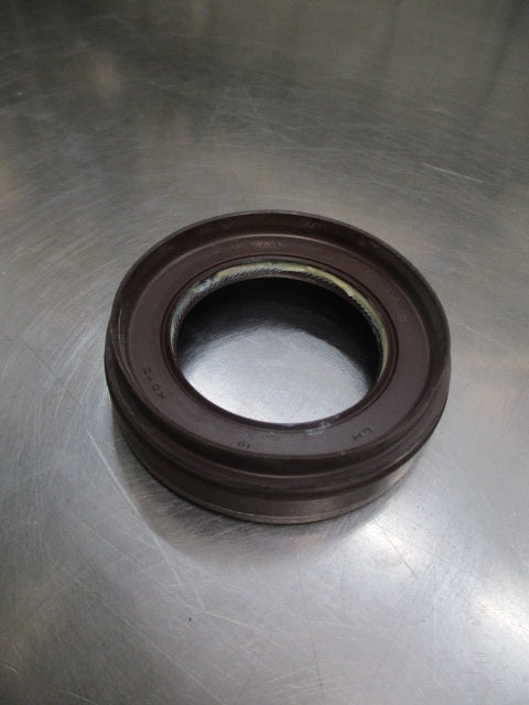 Toyota Camry-Celica-MR2-Rav4 Genuine Front Left Drive Shaft Seal New Part.