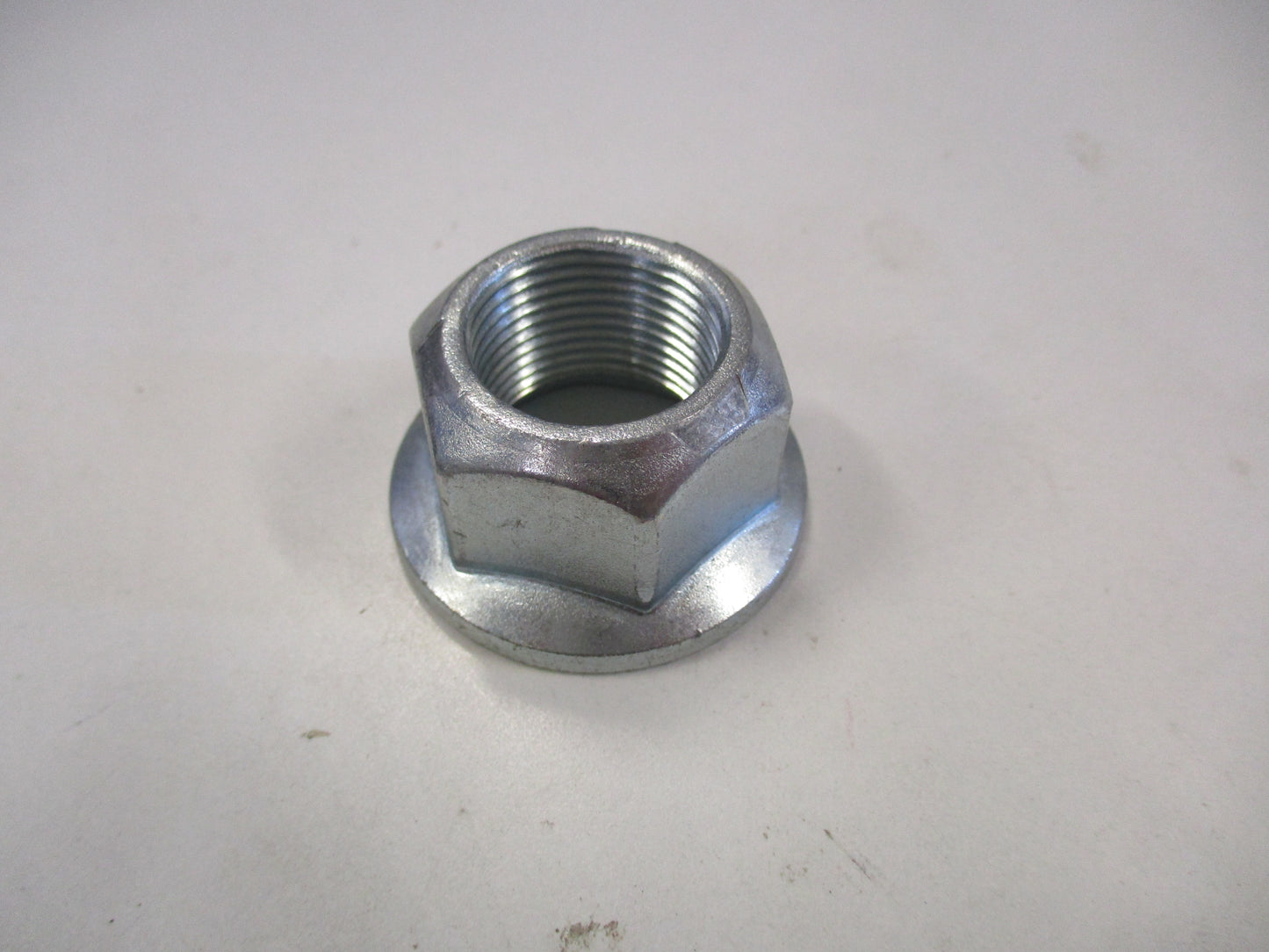 Nissan Navara D40M-R51 Pathfinder Genuine Diff Side Lock Nut New