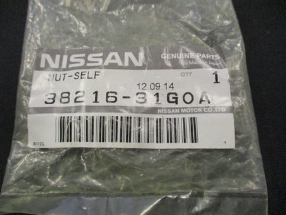 Nissan Navara D40M-R51 Pathfinder Genuine Diff Side Lock Nut New