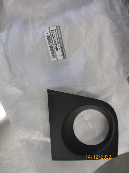 Nissan Tiida SC11 Genuine Left Hand Front Fog Light Bezel New Part