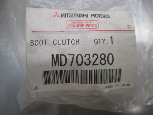 Mitsubishi Triton Genuine Boot Clutch Rubber New Part
