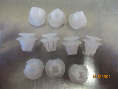 Nissan Juke Genuine Wheel Arch Moulding/Flare Retainer Clip New Part