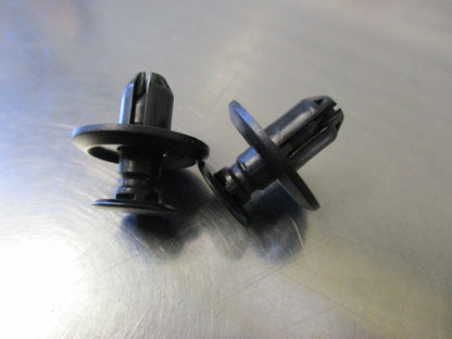 Mitsubishi Various Models Genuine Moulding Clip 2 Pack New Part