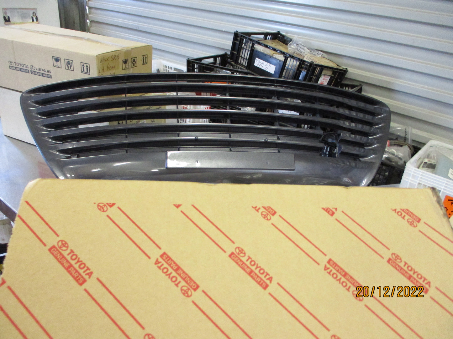 Toyota Camry Altise Sedan Hybrid Genuine Front Grille New Part