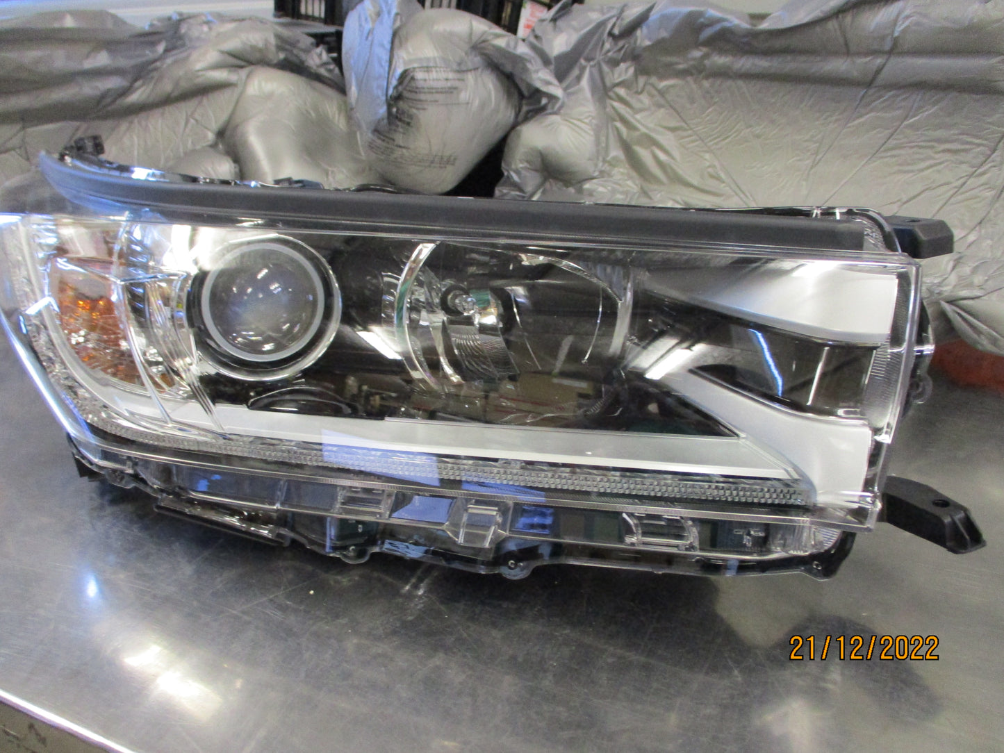 Toyota Kluger Genuine Driver Front Head Light New Part
