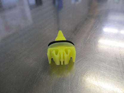 Toyota FJ Cruiser, Rav 4 Genuine Outside Moulding Clip New Part