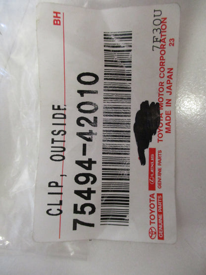 Toyota FJ Cruiser, Rav 4 Genuine Outside Moulding Clip New Part