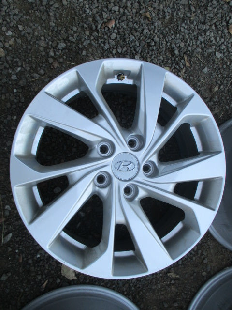 Hyundai Tucson Genuine Alloy Rims Set of 4 Used VGC