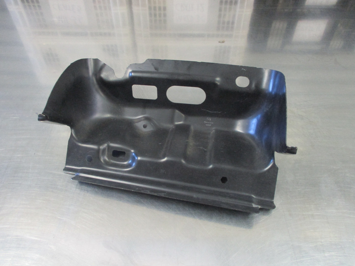 Volkswagen Caddy Genuine Right Hand Rear Tail Light Mounting Bracket New part