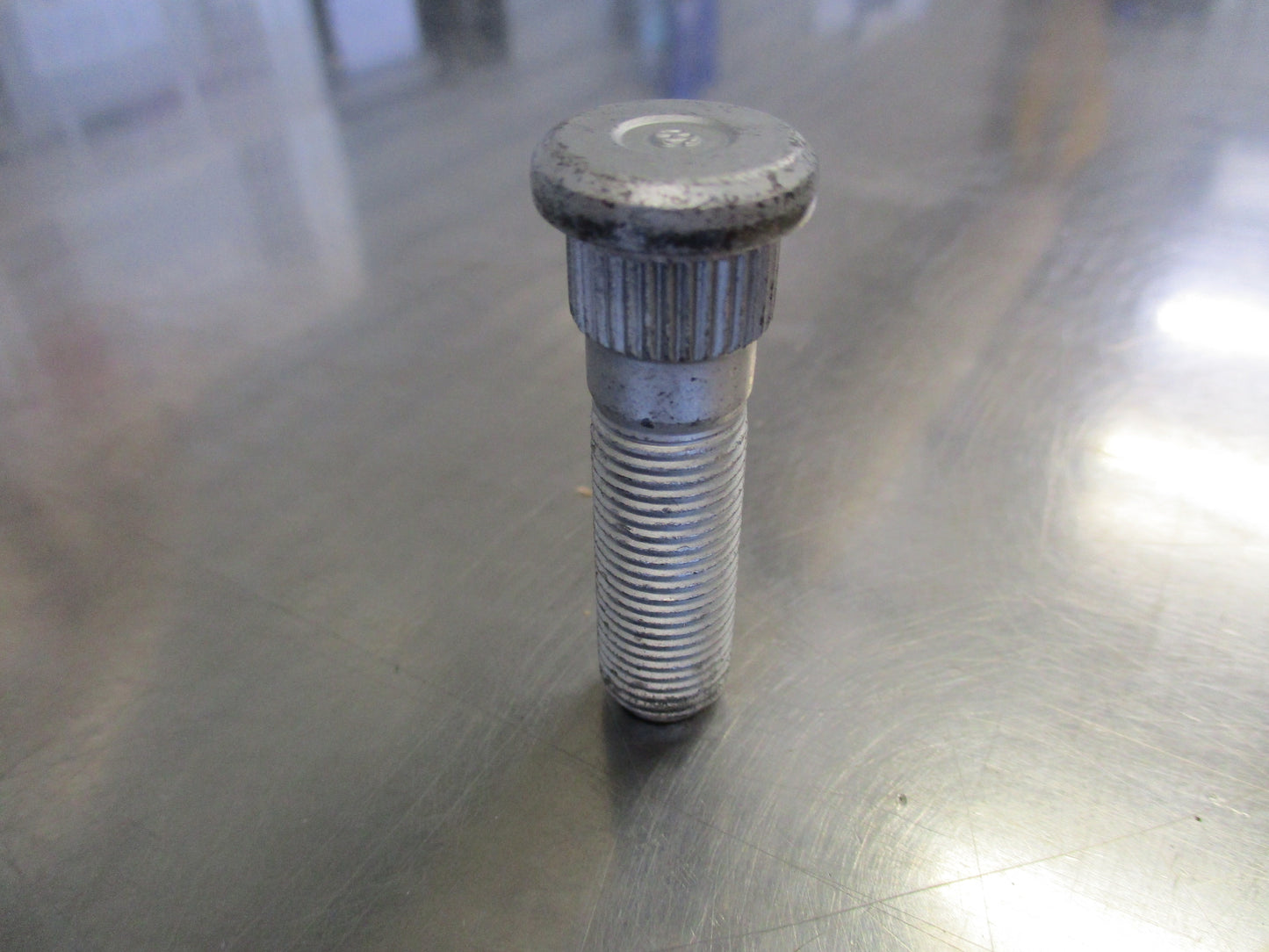 Nissan Patrol GQ GU Y60 Y61 Genuine Rear Wheel Stud New Part