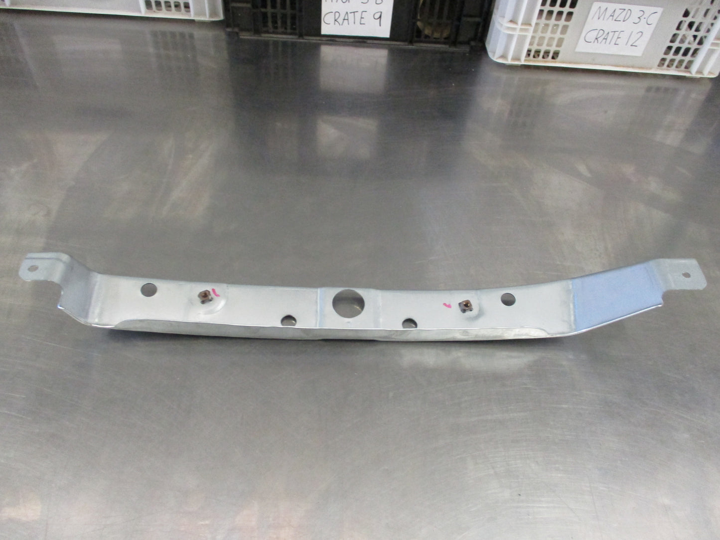 Holden Captiva Genuine Left Hand Front Wing Bracket New part