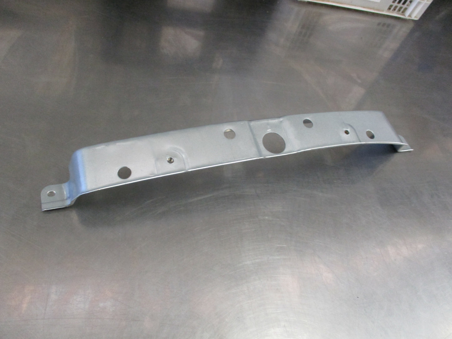 Holden Captiva Genuine Left Hand Front Wing Bracket New part