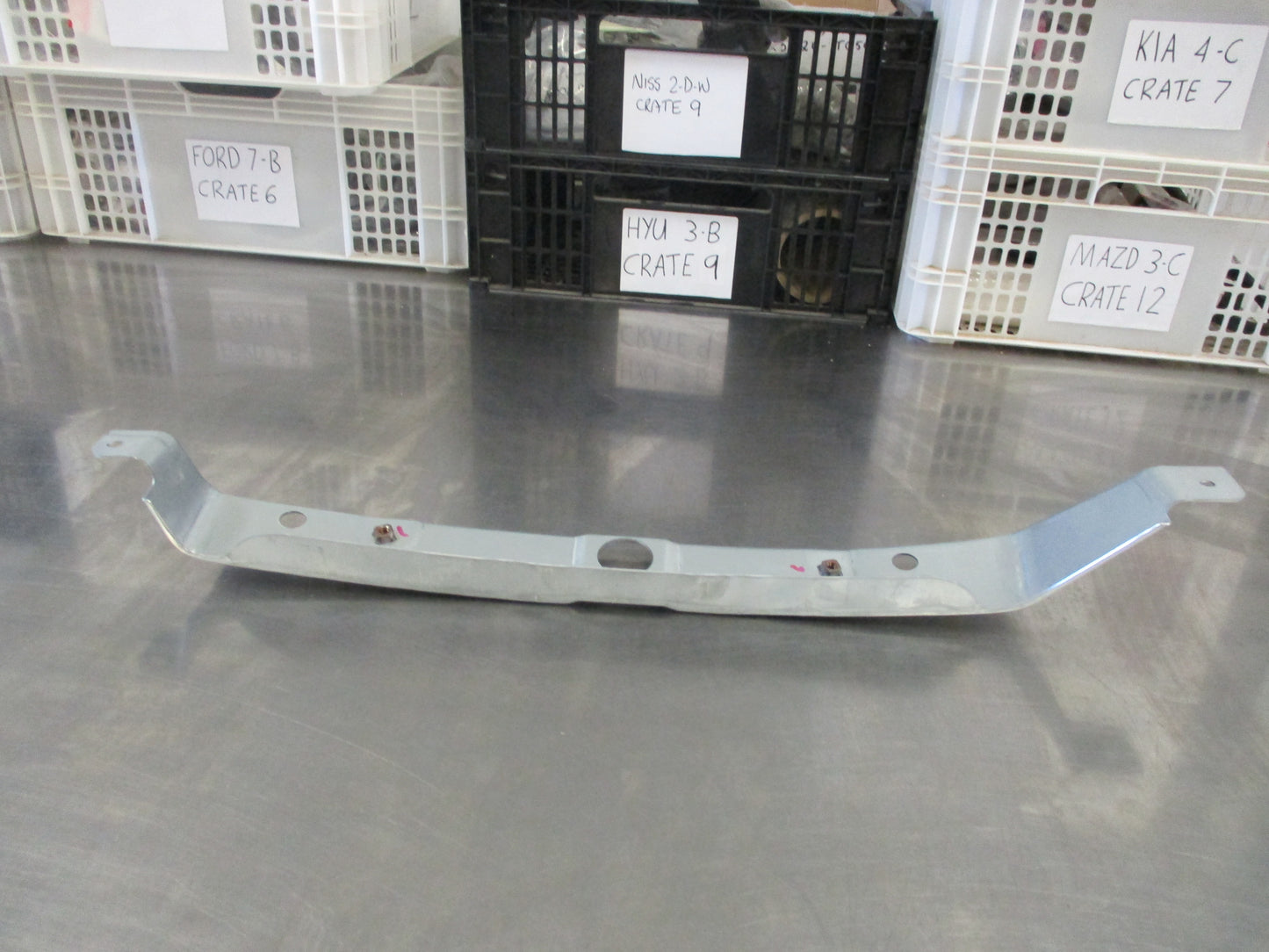 Holden Captiva Genuine Left Hand Front Wing Bracket New part