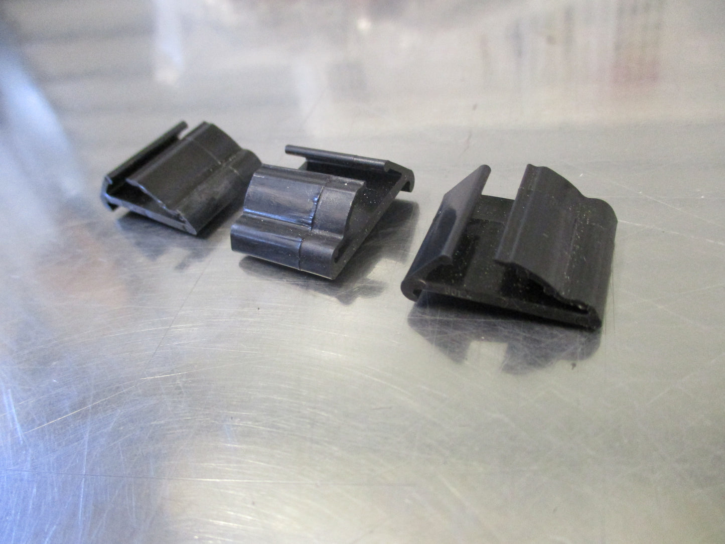 Holden Monaro Front Door Weatherstrip Clips 3 Pack New Part