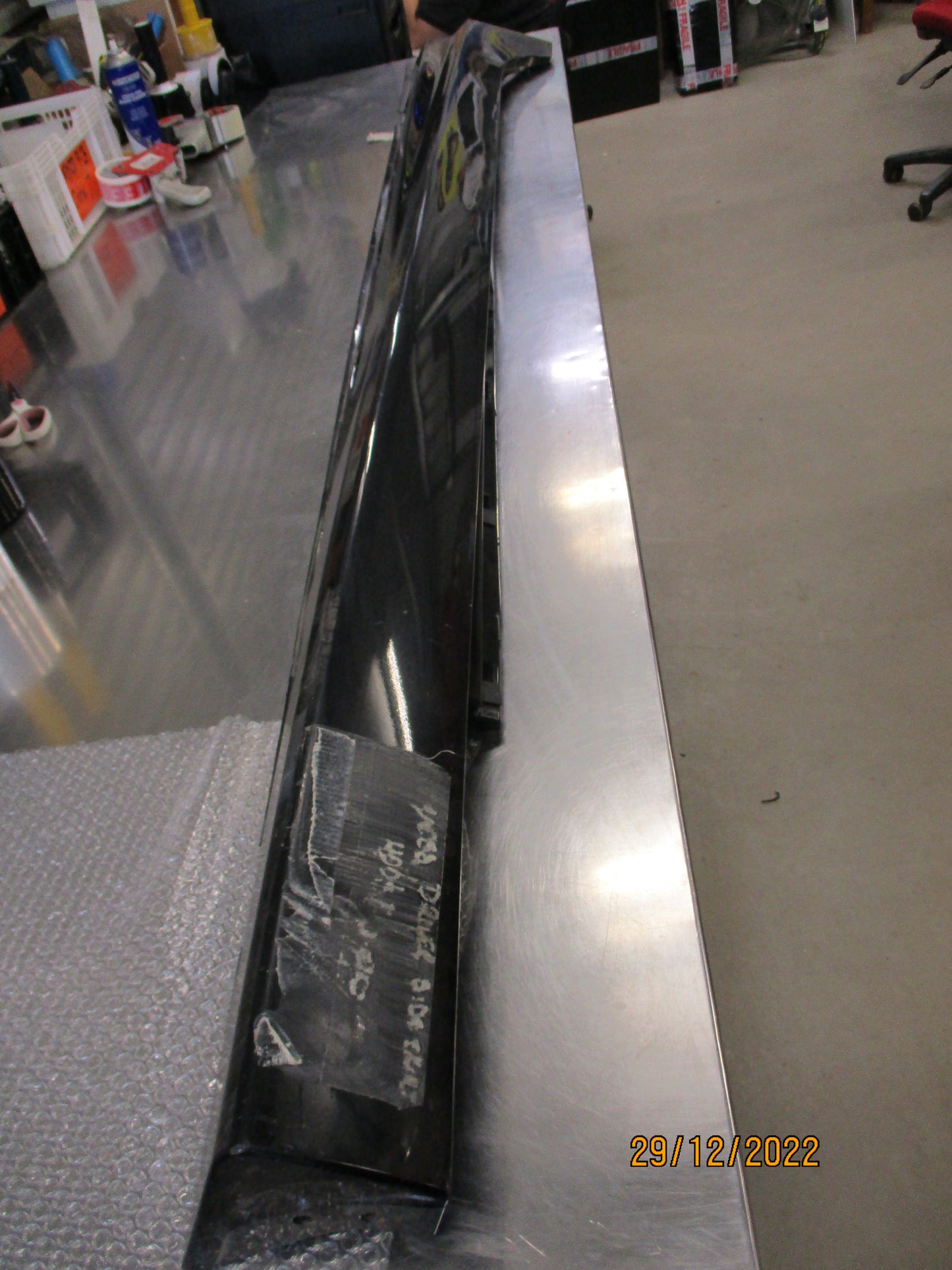 Holden VE SS/SSV Commodore Genuine Drivers Side Skirt Used Part