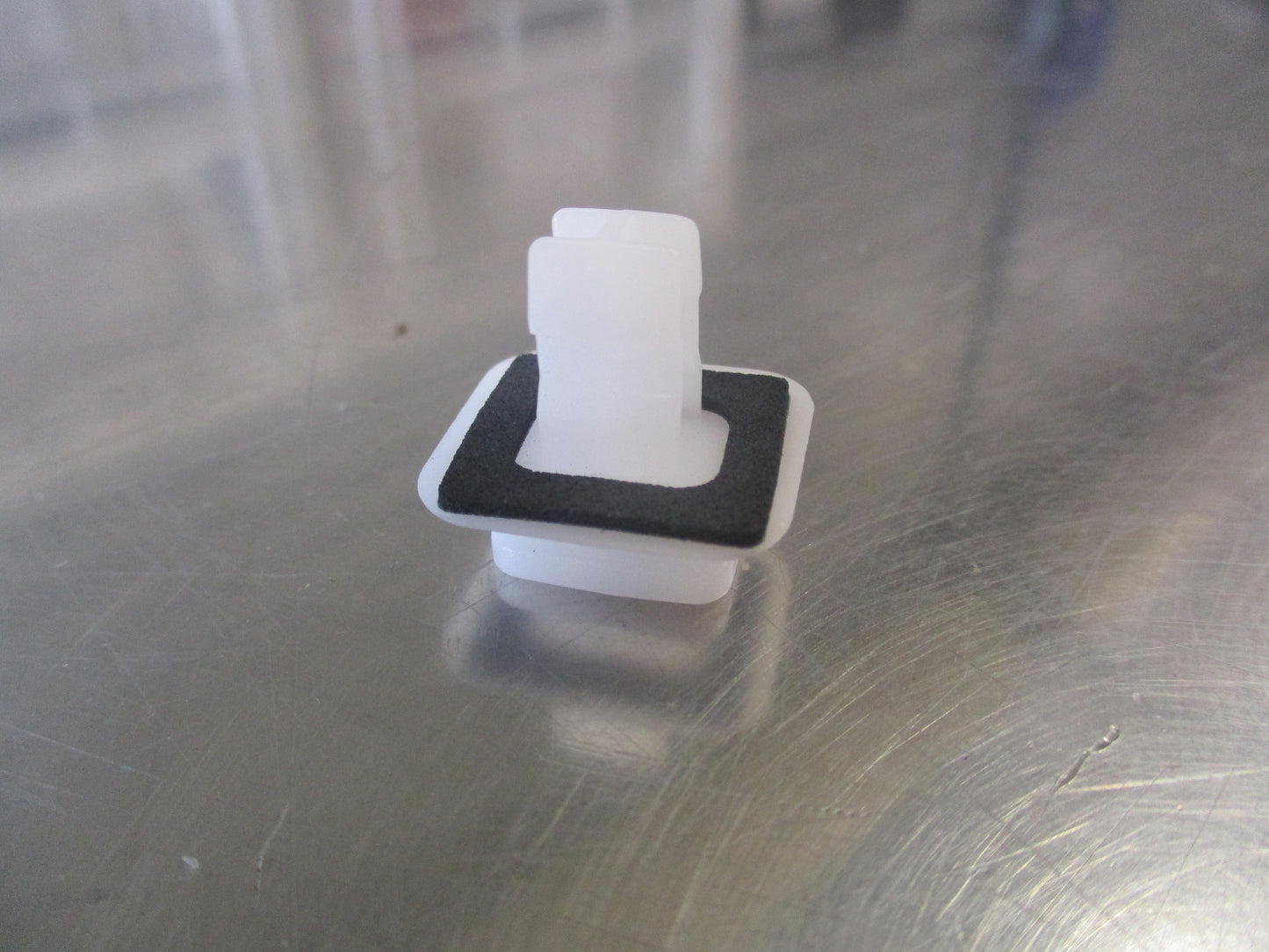 Holden Captiva Sport Genuine Moulding Clip New Part