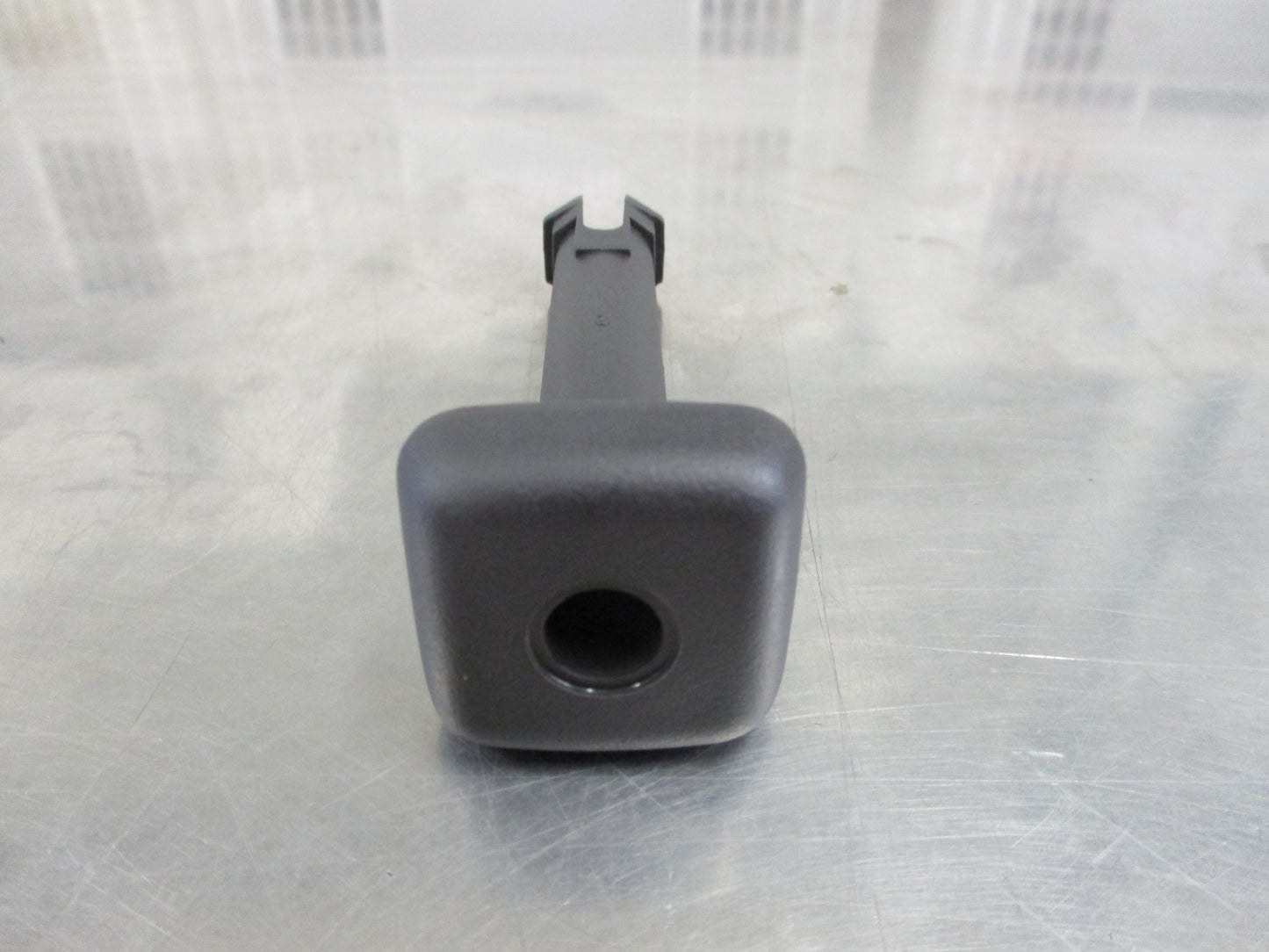 Isuzu D-max/MU-X Genuine Second Row Seat Head Rest Lock New Part